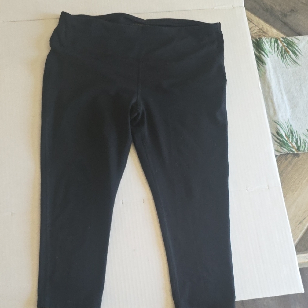 2 Pairs Of Womens Capri  Leggings Size XL